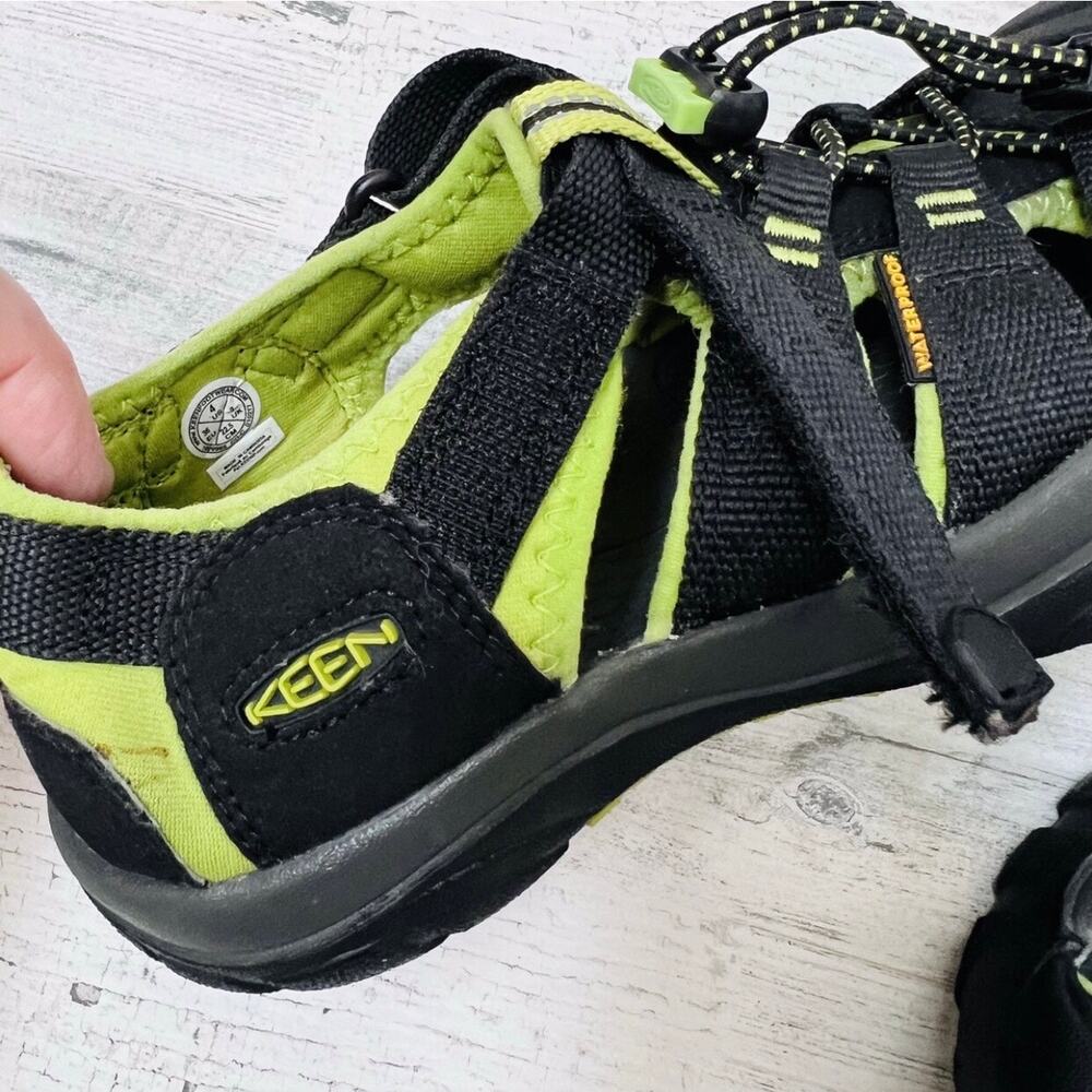 KEEN Newport H2 Sandals Kids Size 4 Black Green Waterproof Hiking Sport Outdoor - Picture 7 of 15